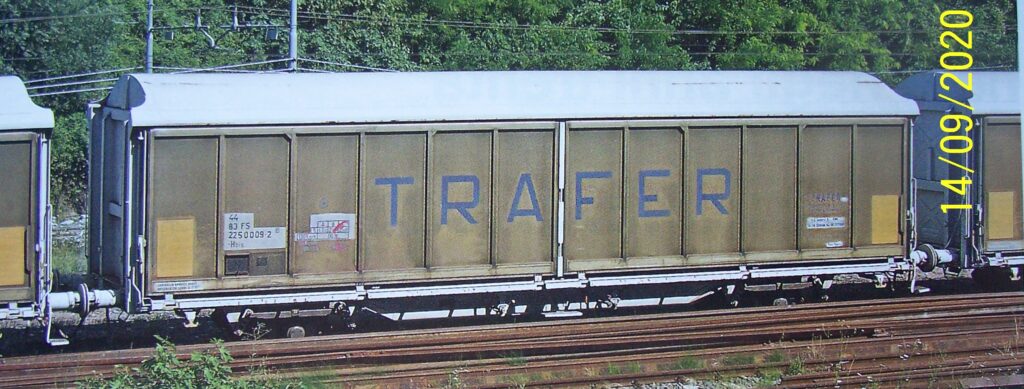 Il carro ferroviario Hbis della TRAFER nell'agosto 2004.