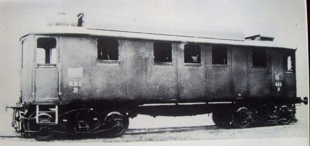 Una delle rare immagini della locomotiva diesel n. 21 della MMO, precursore della trazione diesel in Italia.